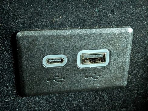 Certified 2025 Cadillac XT4 Premium Luxury image 27