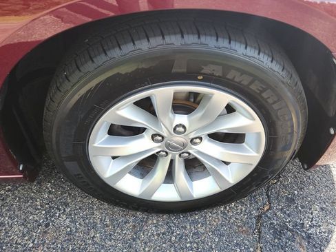 Used 2018 Chrysler 300 Touring RWD image 15