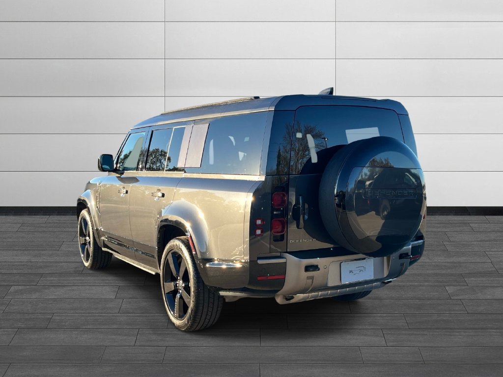 Certified 2025 Land Rover Defender 130 X-Dynamic SE AWD/4WD image 3