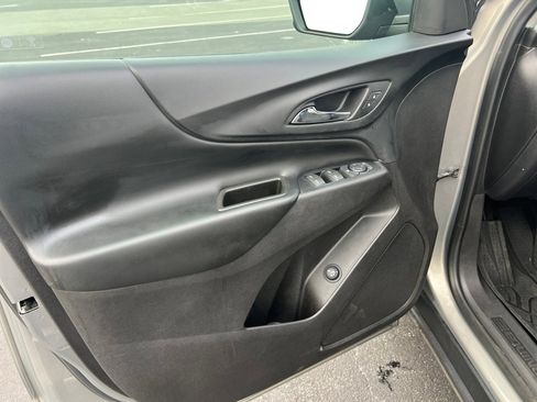 Used 2018 Chevrolet Equinox LT image 36