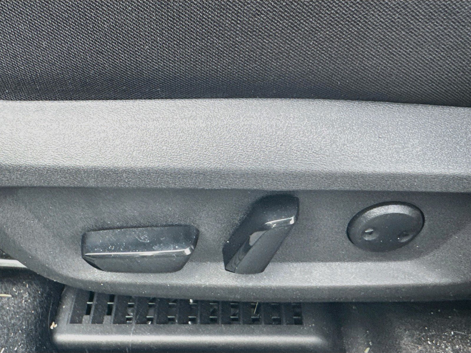 Used 2023 Nissan Rogue SV FWD image 19