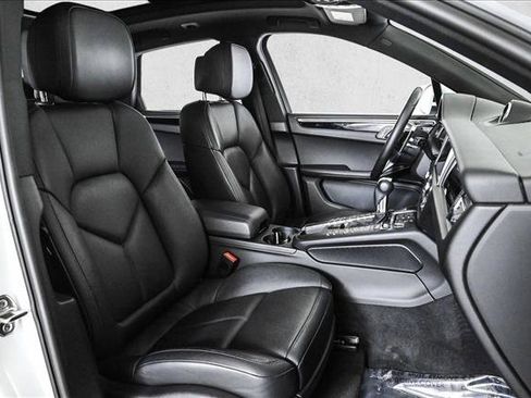 Used 2021 Porsche Macan image 22