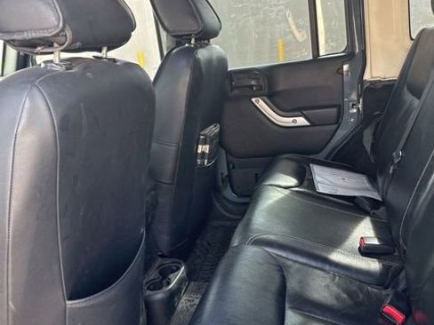 Used 2015 Jeep Wrangler Unlimited Sahara w/ Max Tow Package image 9