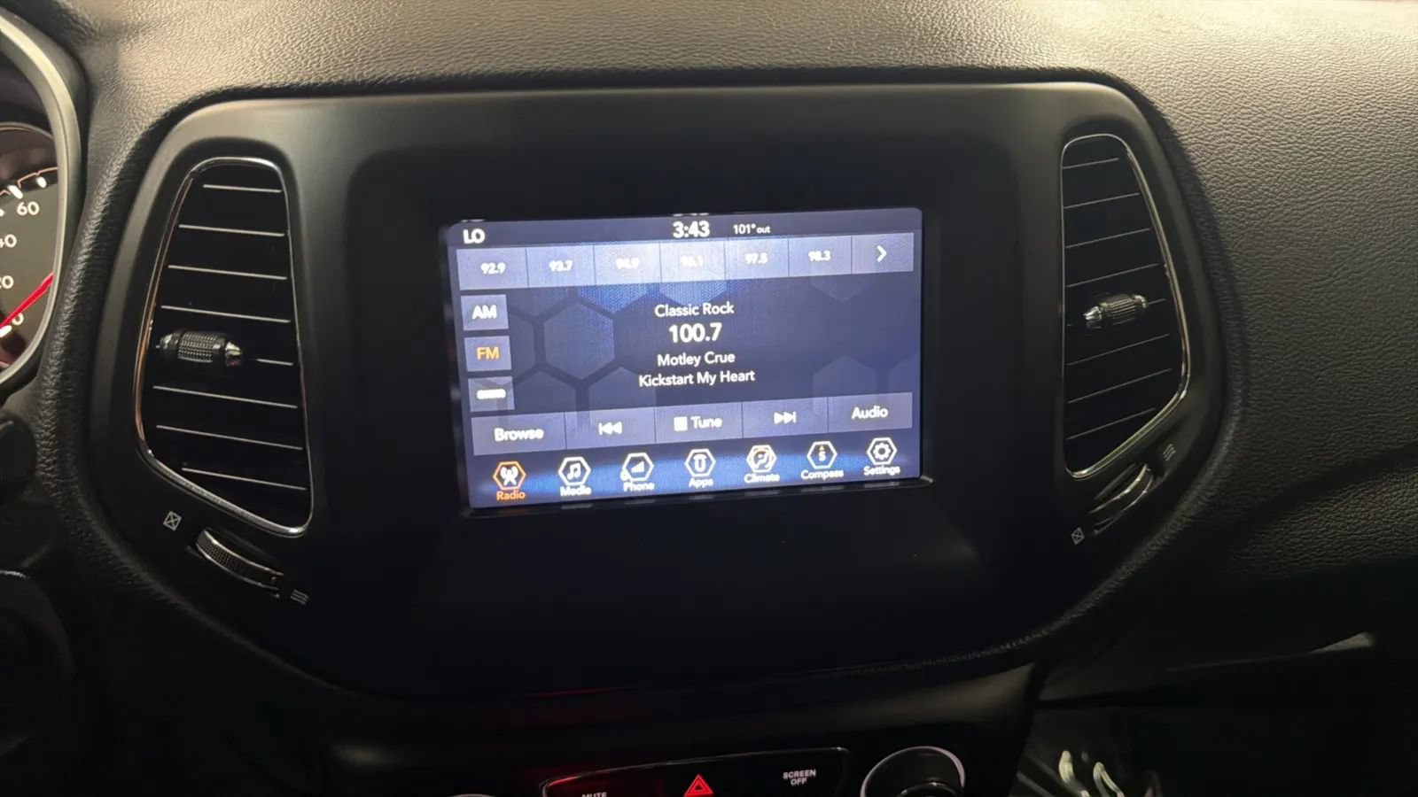 Used 2018 Jeep Compass Sport w/ Tech Group FWD image 13