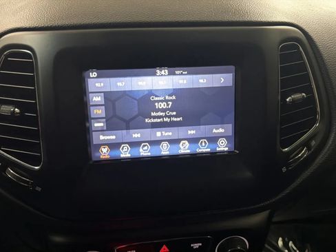 Used 2018 Jeep Compass Sport w/ Tech Group FWD image 13