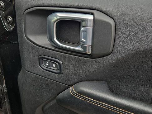 Used 2025 Jeep Wrangler Unlimited Sahara AWD/4WD image 14