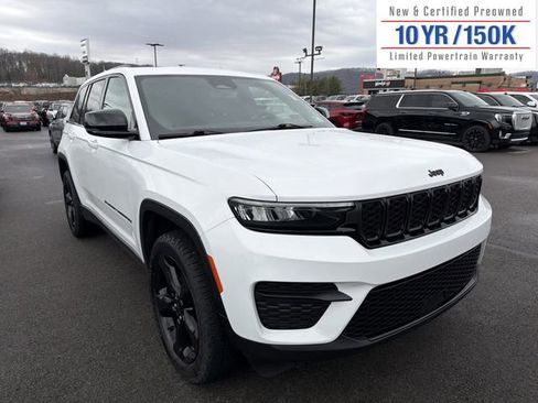 Used 2023 Jeep Grand Cherokee Altitude image 3