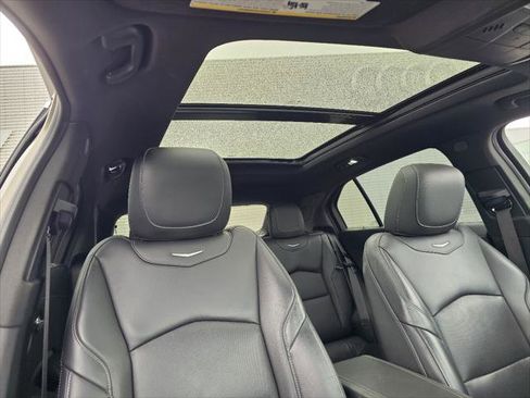 Used 2020 Cadillac XT4 Premium Luxury image 3