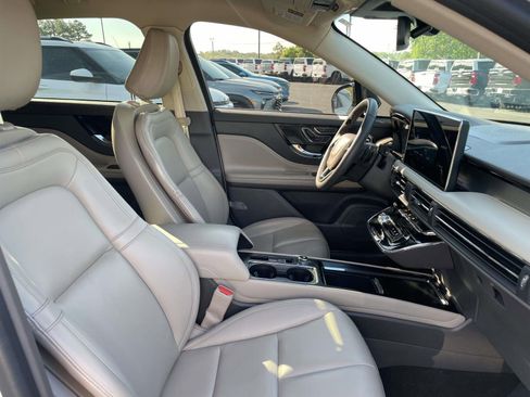 Used 2023 Lincoln Corsair FWD image 12