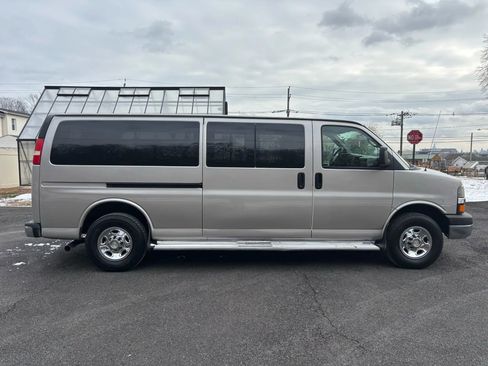 Used 2008 Chevrolet Express 3500 Extended Passenger w/ LT Preferred Equipment Group image 10