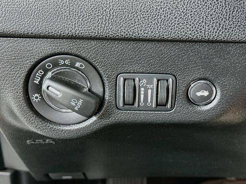 Used 2022 Chrysler 300 Touring L AWD/4WD image 17