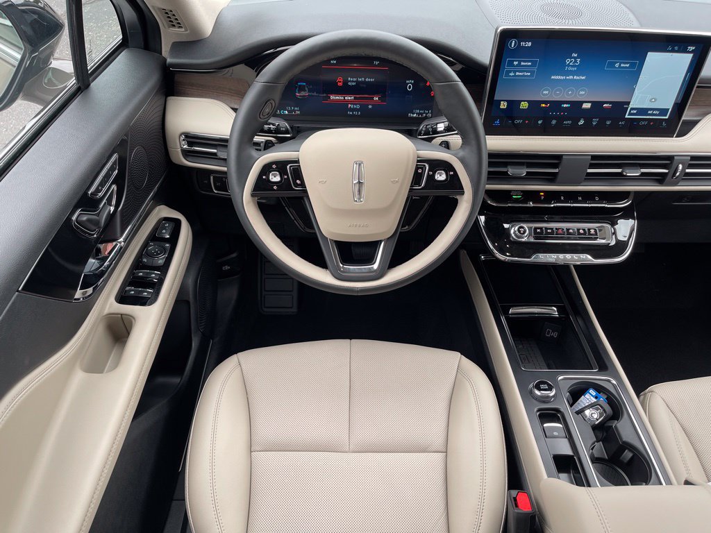New 2025 Lincoln Corsair Reserve FWD image 6