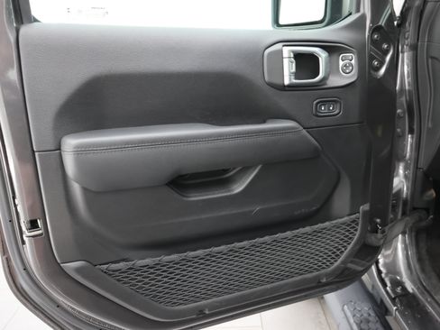 Used 2022 Jeep Wrangler Unlimited Sahara AWD/4WD image 38