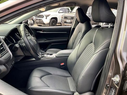 Used 2022 Toyota Camry SE FWD image 6