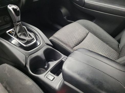 Used 2020 Nissan Rogue SV FWD image 26