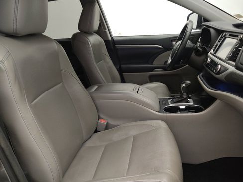 Used 2017 Toyota Highlander Limited image 21