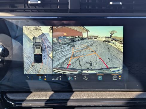 Used 2023 GMC Sierra 1500 AT4 w/ AT4 Premium Package image 3