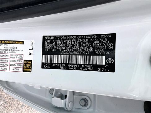 Used 2024 Toyota Prius Limited FWD image 34