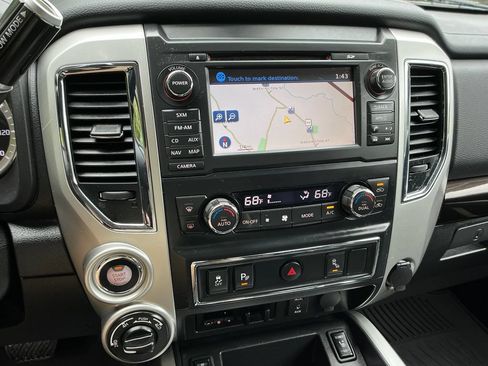 Used 2018 Nissan Titan SV w/ SV Convenience Package AWD/4WD image 16