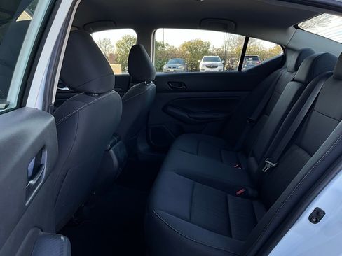 Used 2025 Nissan Altima 2.5 SV image 12