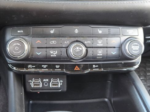 Used 2023 Dodge Durango SXT w/ SXT Blacktop Group image 21