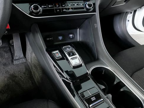 Certified 2023 Hyundai Sonata SE w/ Cargo Package image 16