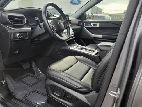 Used 2022 Ford Explorer XLT w/ Equipment Group 202A image 17
