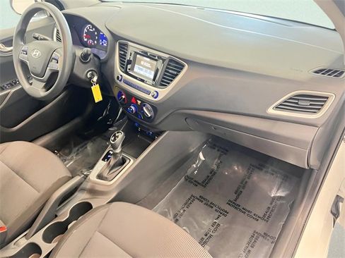 Used 2021 Hyundai Accent SE image 11