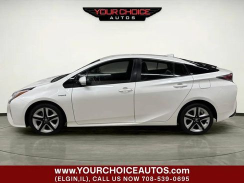 Used 2018 Toyota Prius Three Touring FWD image 2