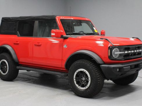 Certified 2022 Ford Bronco Outer Banks w/ Sasquatch Package AWD/4WD image 1