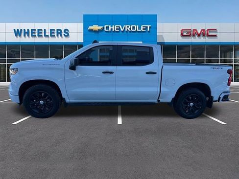Used 2023 Chevrolet Silverado 1500 Custom image 2