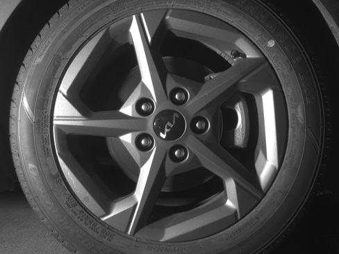 Used 2025 Kia K4 LXS image 13