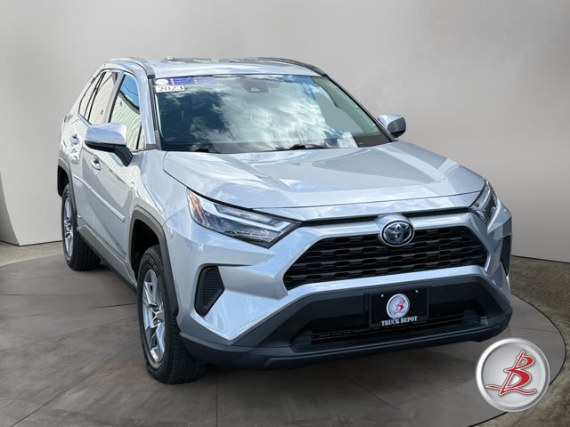 Used 2023 Toyota RAV4 LE AWD/4WD image 1