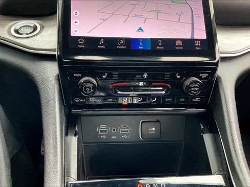 Used 2023 Jeep Grand Cherokee Limited image 20