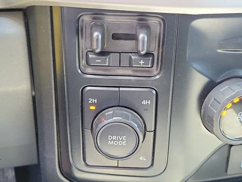 Certified 2025 Ford F250 XLT AWD/4WD image 12
