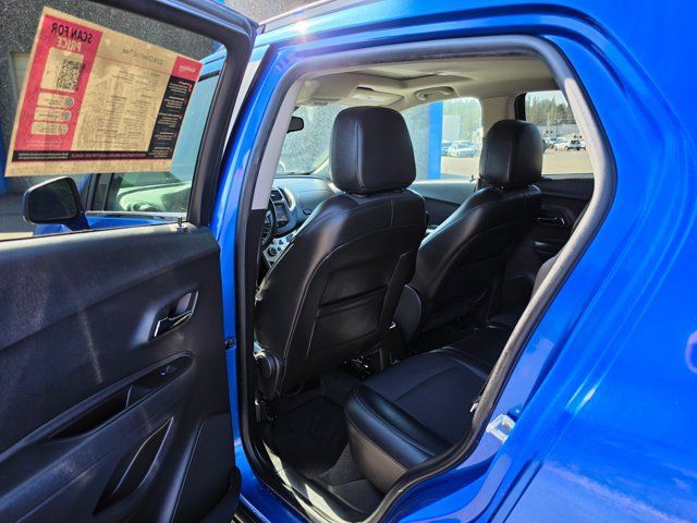 Used 2016 Chevrolet Trax LT w/ LT Sun and Sound Package AWD/4WD image 16