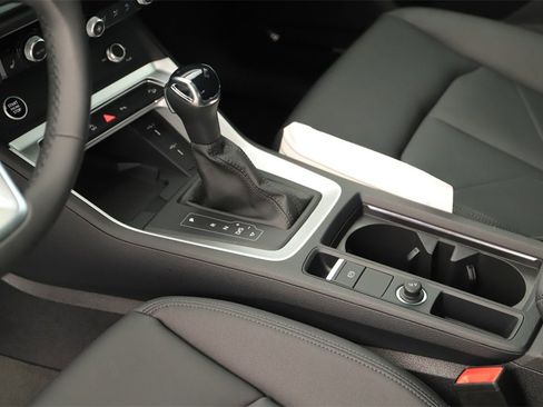 New 2025 Audi Q3 2.0T Premium image 17