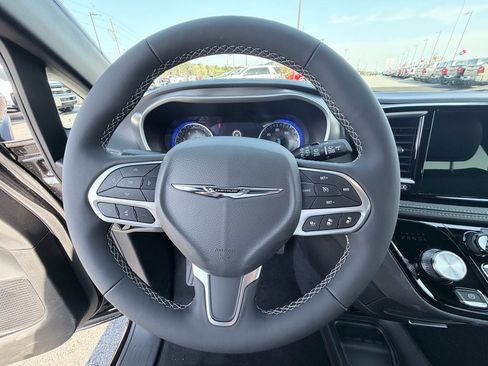 New 2026 Chrysler Pacifica Select image 14