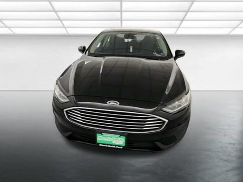 Used 2019 Ford Fusion SE FWD image 2