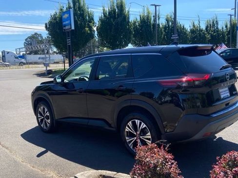 Used 2023 Nissan Rogue SV AWD/4WD image 5
