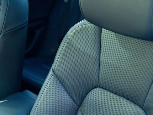 Certified 2025 Porsche Macan image 25