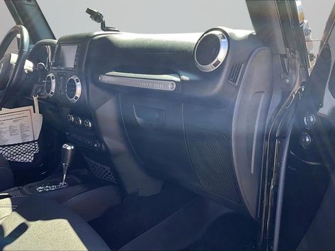 Used 2016 Jeep Wrangler Unlimited Sahara w/ Dual Top Group AWD/4WD image 21