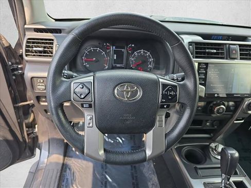 Used 2020 Toyota 4Runner SR5 AWD/4WD image 18
