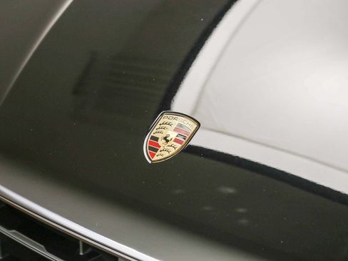 Certified 2022 Porsche Macan S AWD/4WD image 12