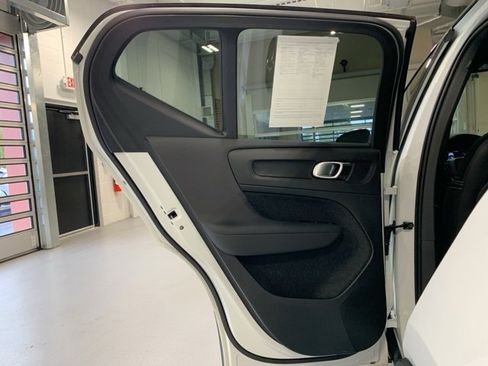 Used 2022 Volvo XC40 T5 R-Design w/ Climate Package image 33