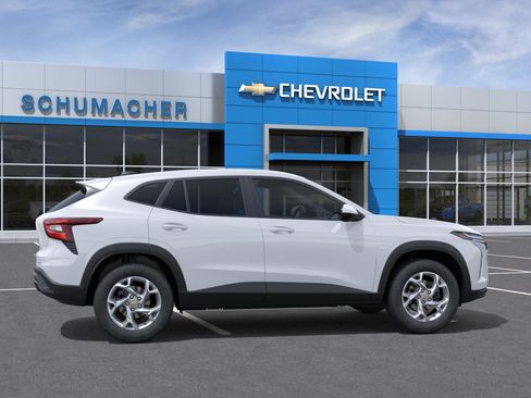 Used 2025 Chevrolet Trax LS w/ LS Convenience Package FWD image 30
