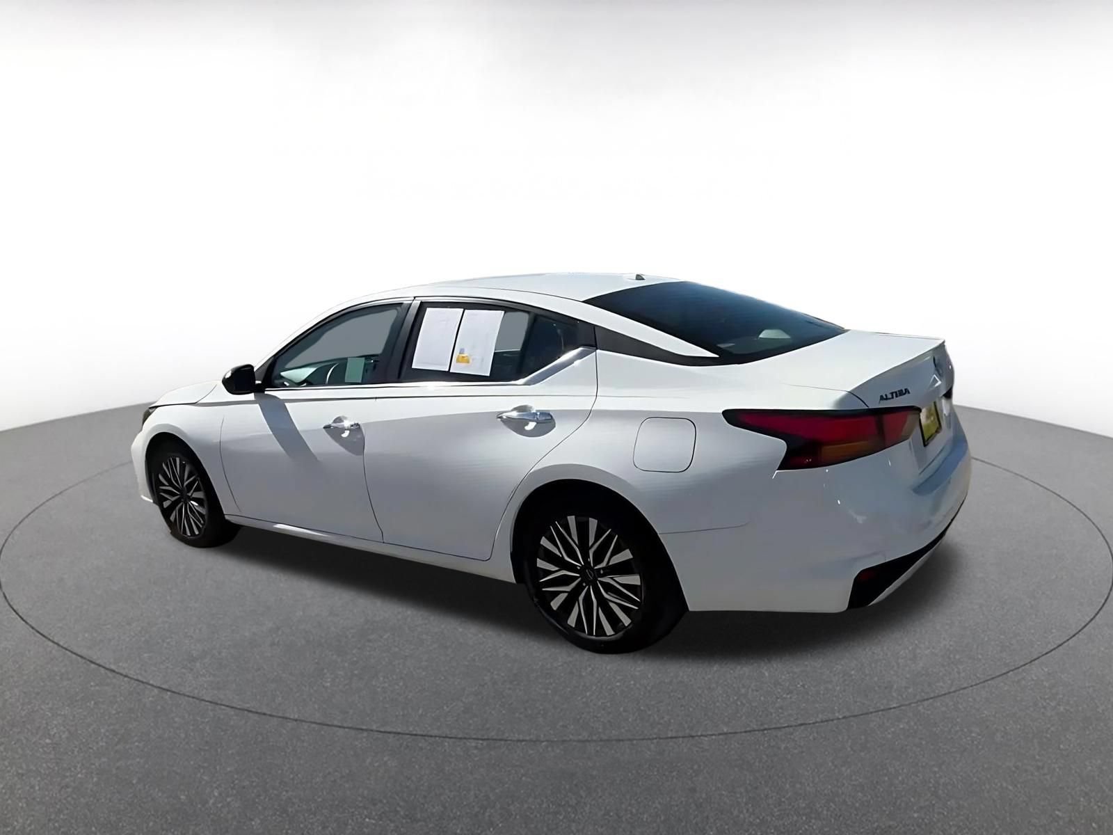 Used 2025 Nissan Altima 2.5 SV FWD image 9