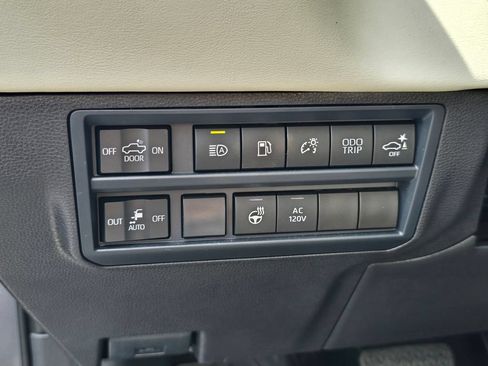 Used 2025 Toyota Tundra Capstone AWD/4WD image 23
