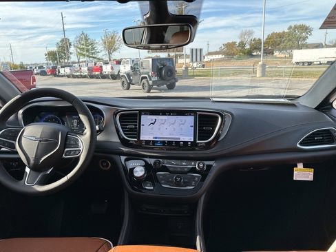 New 2026 Chrysler Pacifica Pinnacle w/ Trailer Tow Group image 3