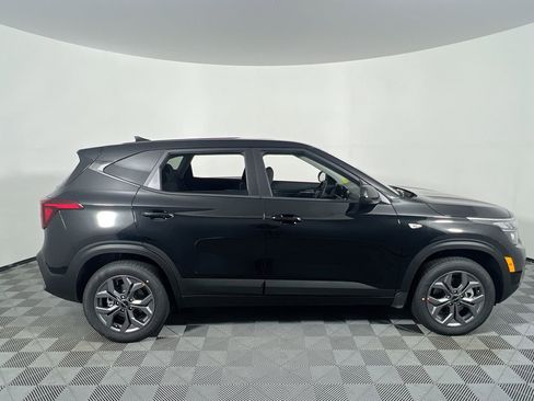 New 2026 Kia Seltos LX image 2